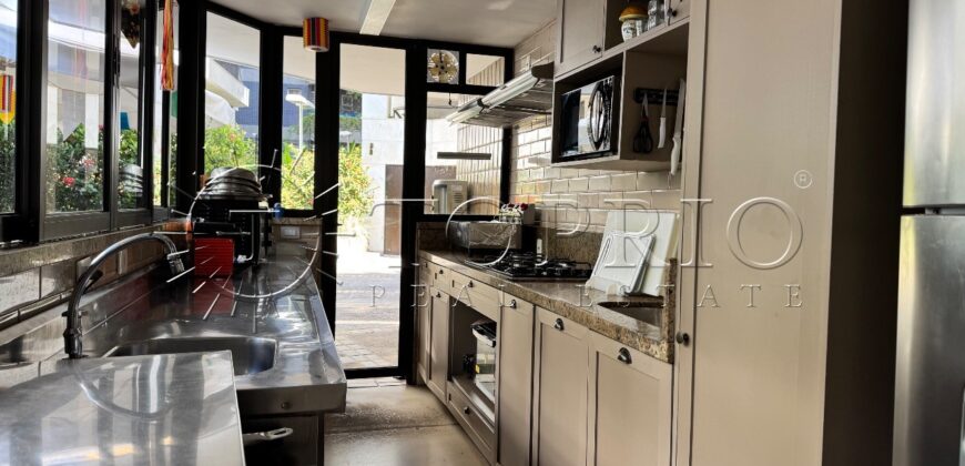 Cobertura Duplex na Quadra da Praia do Leblon – 498m²