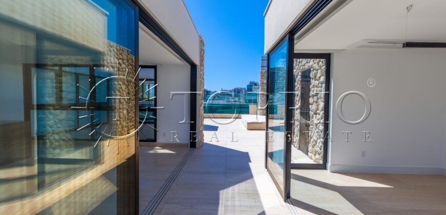 Cobertura Triplex Exclusiva na Av. Borges de Medeiros | 746 m² | Vista Cinematográfica