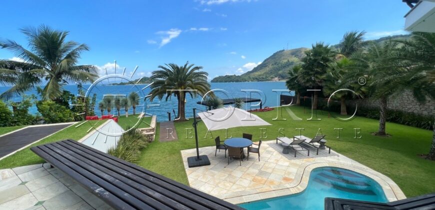 Excelente Casa em Mombaça – Angra dos Reis – Frente para o Mar