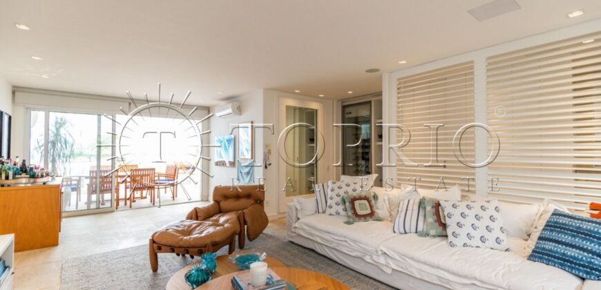 Excelente Cobertura duplex na Av. Borges de Medeiros.