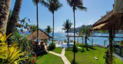 Com uma localização privilegiada à beira mar, em frente à Ilha da Gipóia em Angra dos Reis