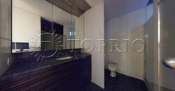 Cobertura duplex à venda no Leblon, na quadra da praia, com 259 m²