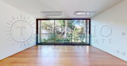 Casa duplex com 626 m² de área construída