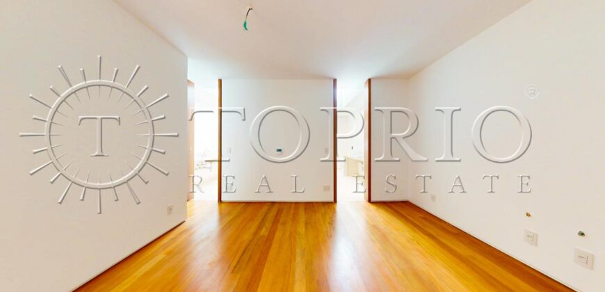 Casa duplex com 626 m² de área construída