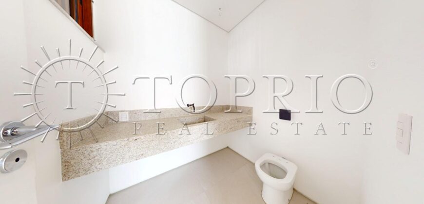 Casa duplex com 626 m² de área construída