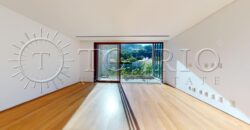 Casa duplex com 626 m² de área construída