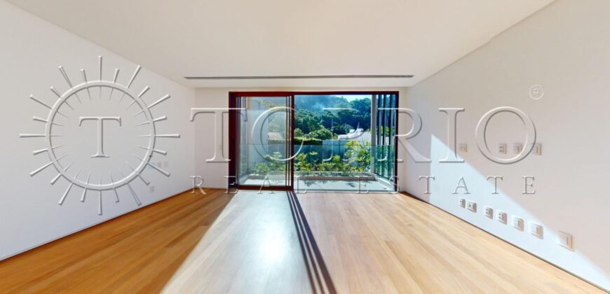 Casa duplex com 626 m² de área construída