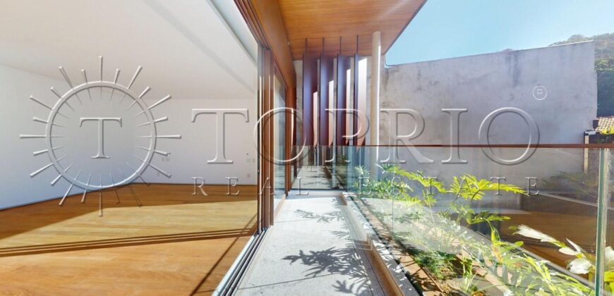 Casa duplex com 626 m² de área construída