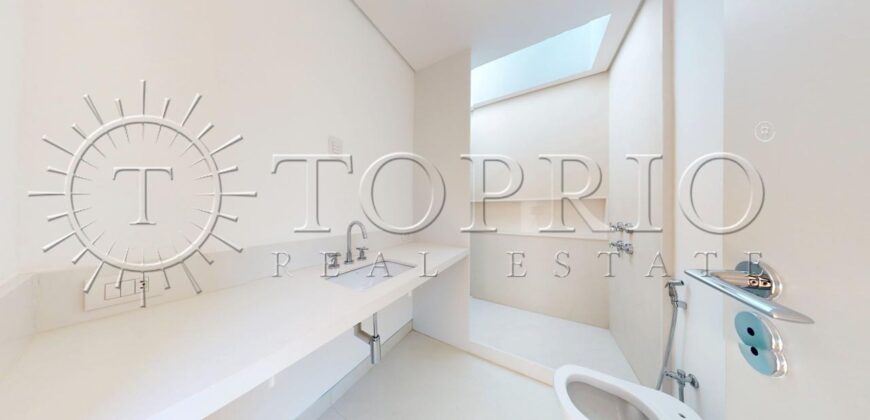 Casa duplex com 626 m² de área construída