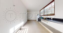 Casa duplex com 626 m² de área construída