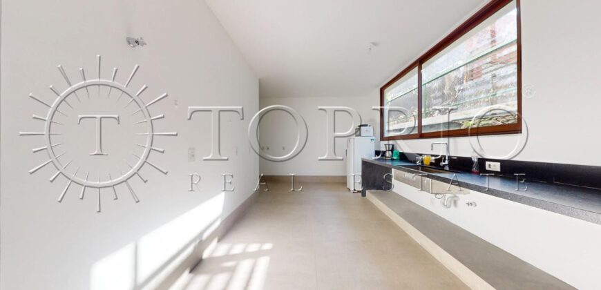 Casa duplex com 626 m² de área construída