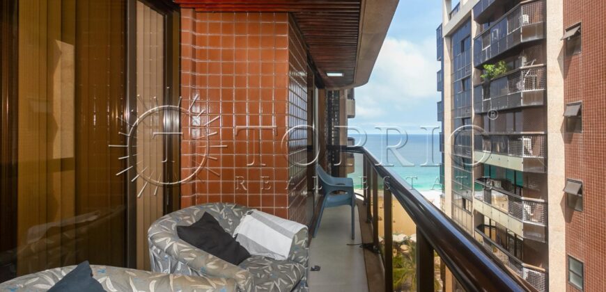 Apartamento reformado com vista para a Praia de Ipanema