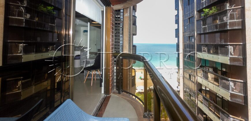 Apartamento reformado com vista para a Praia de Ipanema