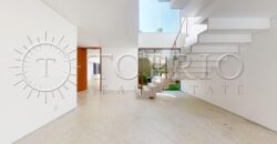 Casa duplex com 626 m² de área construída