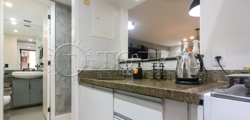 Apartamento reformado com vista para a Praia de Ipanema