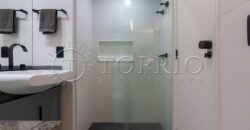 Apartamento reformado com vista para a Praia de Ipanema