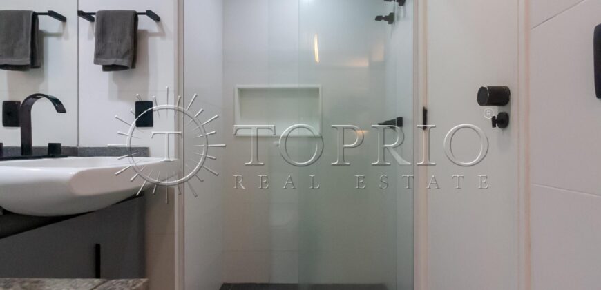 Apartamento reformado com vista para a Praia de Ipanema