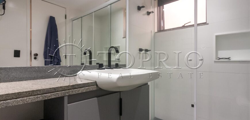 Apartamento reformado com vista para a Praia de Ipanema