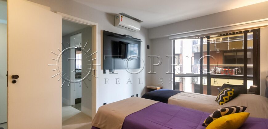 Apartamento reformado com vista para a Praia de Ipanema