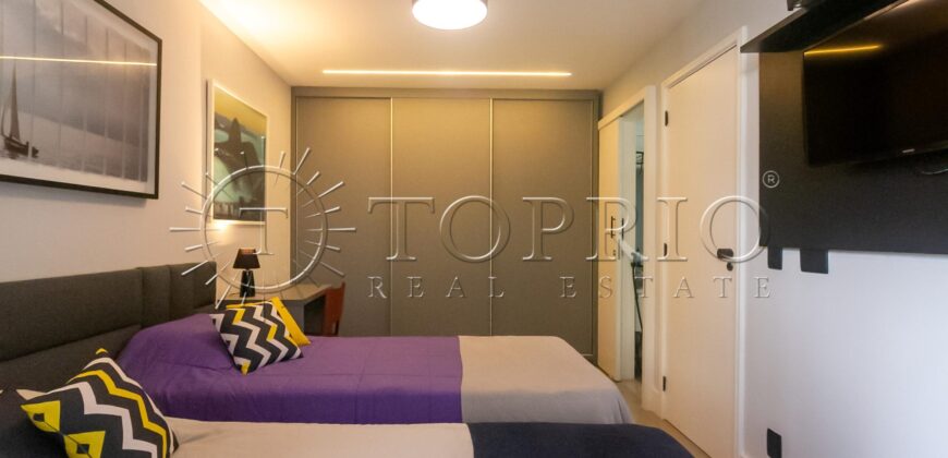 Apartamento reformado com vista para a Praia de Ipanema