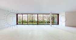 Casa duplex com 626 m² de área construída