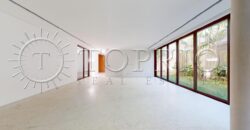 Casa duplex com 626 m² de área construída