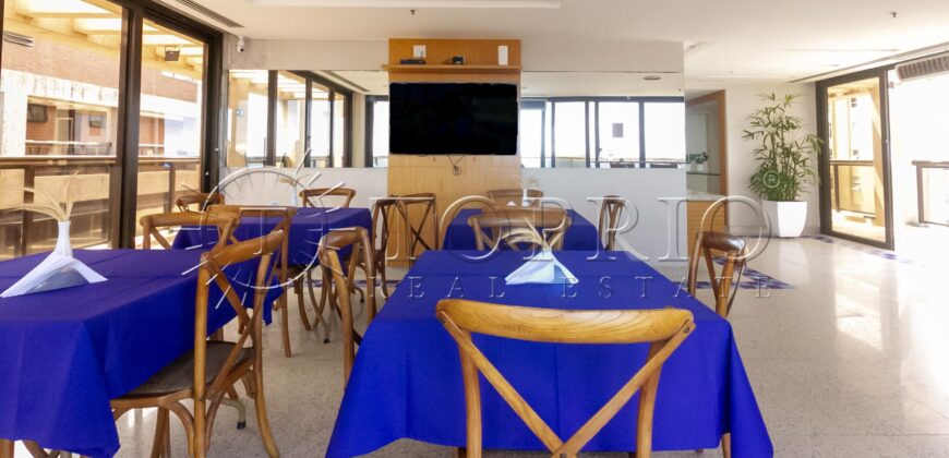 Apartamento reformado com vista para a Praia de Ipanema