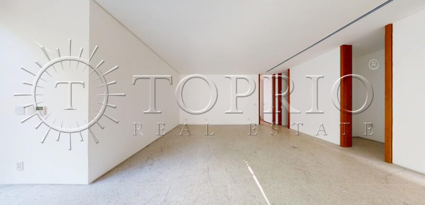 Casa duplex com 626 m² de área construída