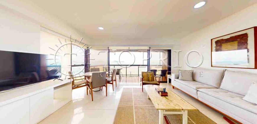 Apartamento de 91 m², reformado, com vista frontal para a Praia de Ipanema