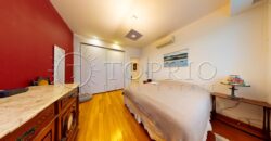 Apartamento de 261 m², silencioso, em rua nobre no Leblon.