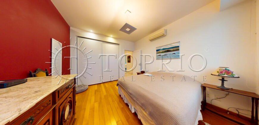 Apartamento de 261 m², silencioso, em rua nobre no Leblon.