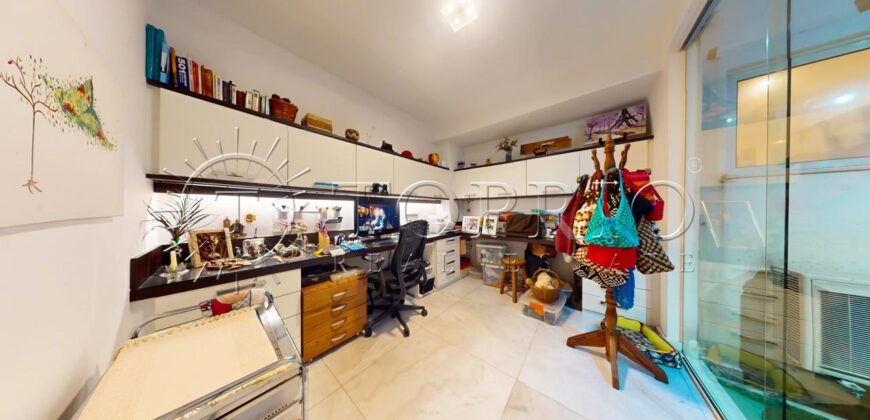 Apartamento de 261 m², silencioso, em rua nobre no Leblon.