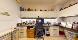 Apartamento de 261 m², silencioso, em rua nobre no Leblon.