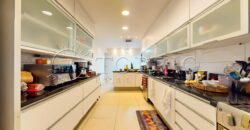 Apartamento de 261 m², silencioso, em rua nobre no Leblon.