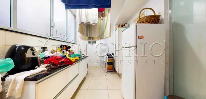 Apartamento de 261 m², silencioso, em rua nobre no Leblon.