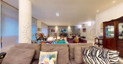 Apartamento de 261 m², silencioso, em rua nobre no Leblon.