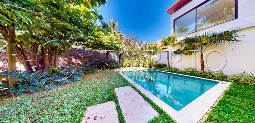 Espetacular casa duplex com 470m² de área construída