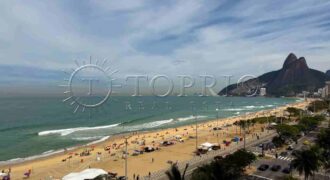 Apartamento de 91 m², reformado, com vista frontal para a Praia de Ipanema