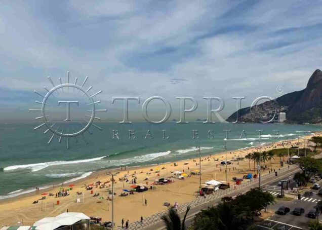 Apartamento de 91 m², reformado, com vista frontal para a Praia de Ipanema