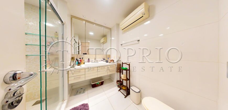 Apartamento de 261 m², silencioso, em rua nobre no Leblon.