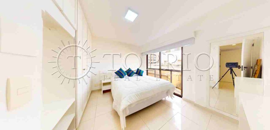 Apartamento de 91 m², reformado, com vista frontal para a Praia de Ipanema