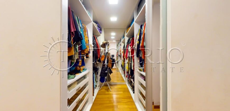 Apartamento de 261 m², silencioso, em rua nobre no Leblon.