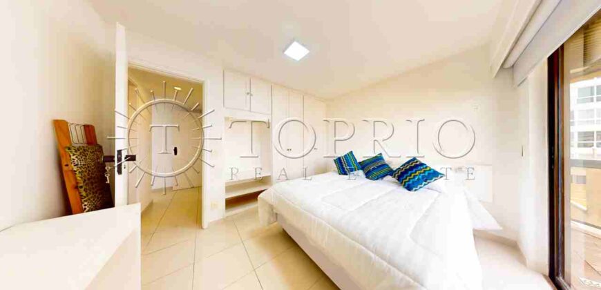 Apartamento de 91 m², reformado, com vista frontal para a Praia de Ipanema