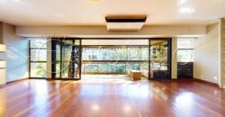 Apartamento de 272 m², silencioso e em rua excelente, no Leblon.