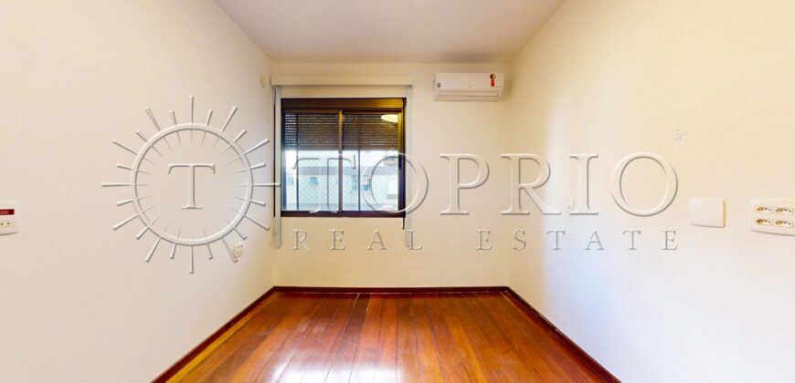 Apartamento de 272 m², silencioso e em rua excelente, no Leblon.