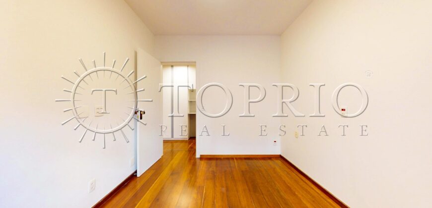 Apartamento de 272 m², silencioso e em rua excelente, no Leblon.
