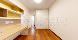 Apartamento de 272 m², silencioso e em rua excelente, no Leblon.