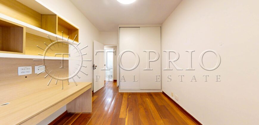 Apartamento de 272 m², silencioso e em rua excelente, no Leblon.