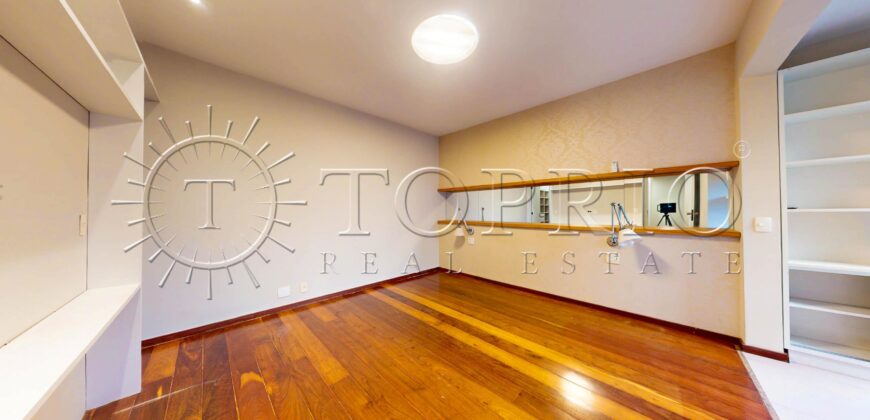 Apartamento de 272 m², silencioso e em rua excelente, no Leblon.