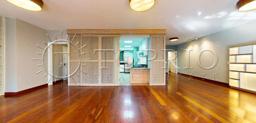 Apartamento de 272 m², silencioso e em rua excelente, no Leblon.